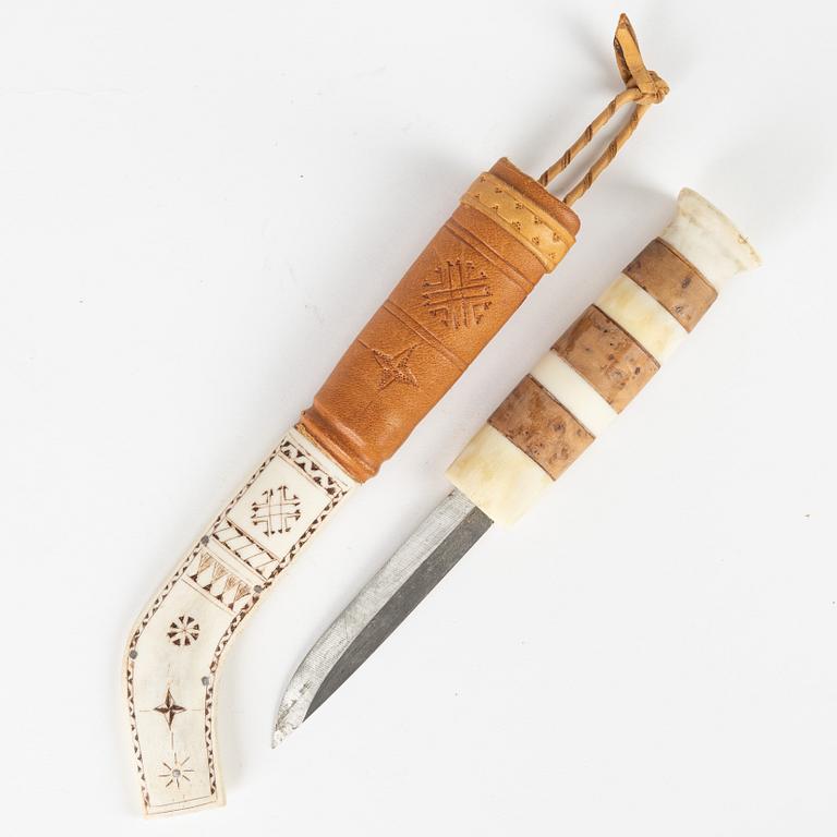 Two reindeer horn knives by Göte Andersson, signed.