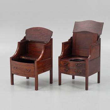 Pottskåp, 2 st, mahogny, snarlika, 1800-tal, England.