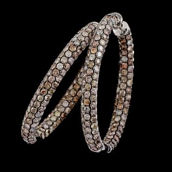 ÖRHÄNGEN, ett par, 18k vitguld med briljantslipade diamanter, totalt 7.44 ct. Vikt 15 g.