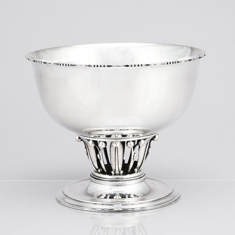 Georg Jensen, skål på fot, Köpenhamn ca 1919-21, modell 19B, svenska importstämplar GABF, sterling.