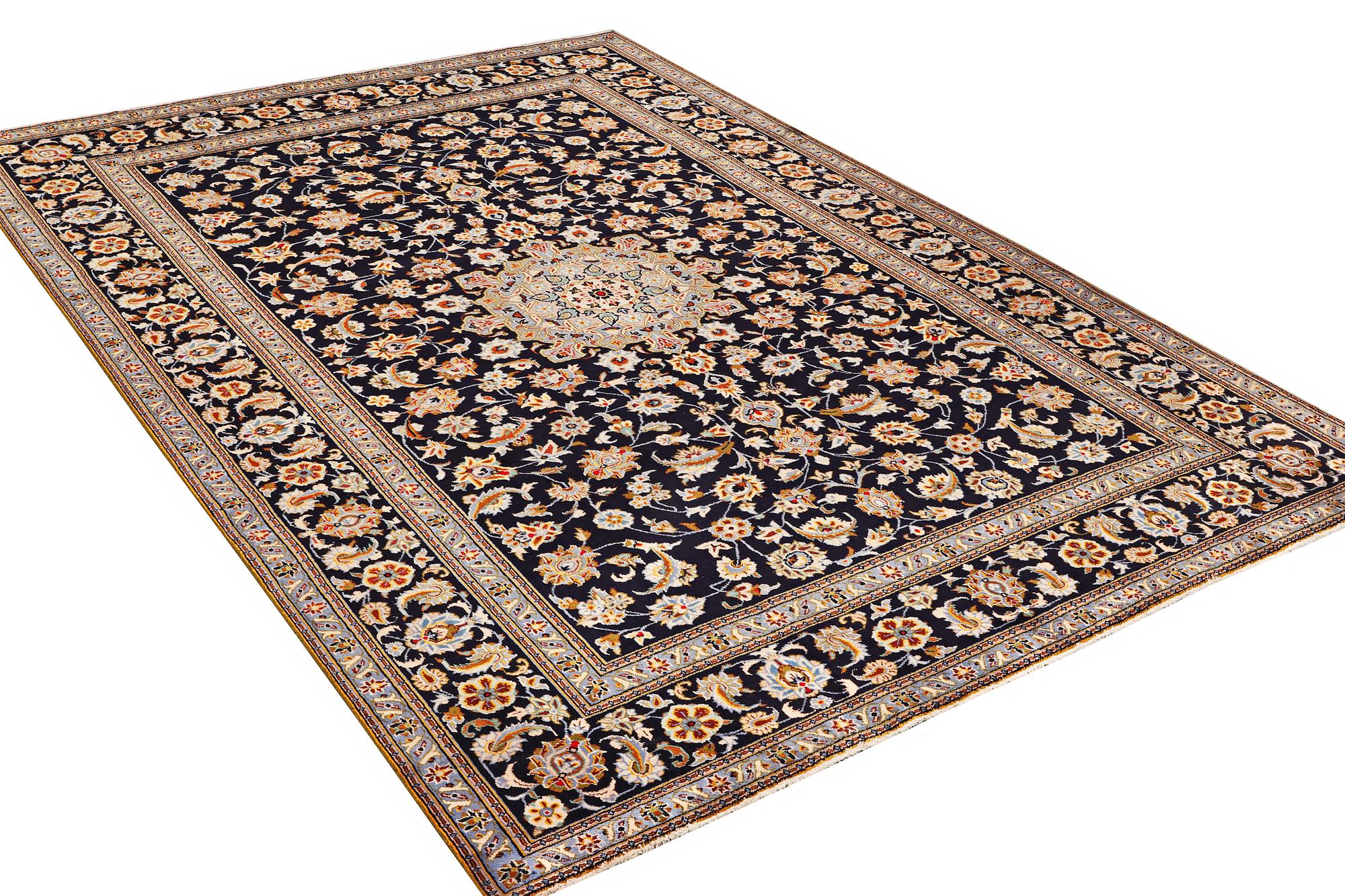A carpet, Kashan, ca 361 x 248 cm.