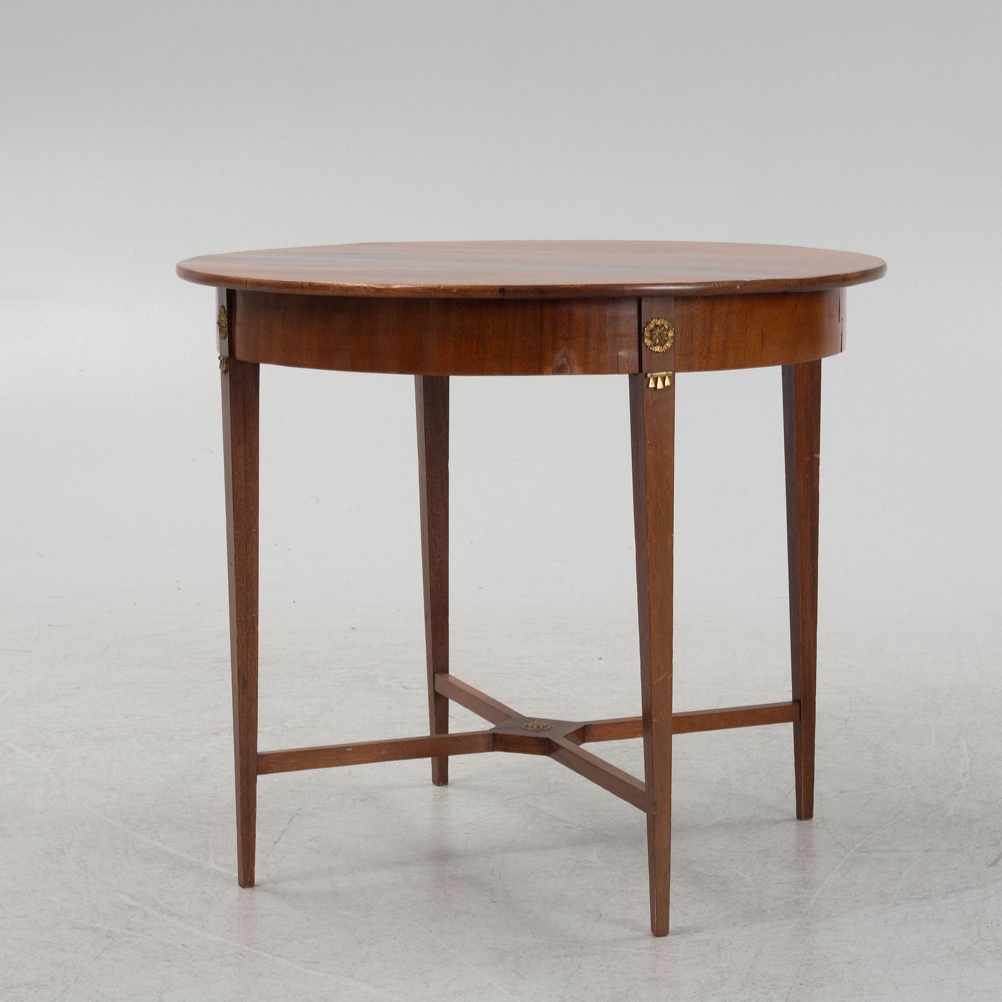 A mahogany veneered table, late 19th century.