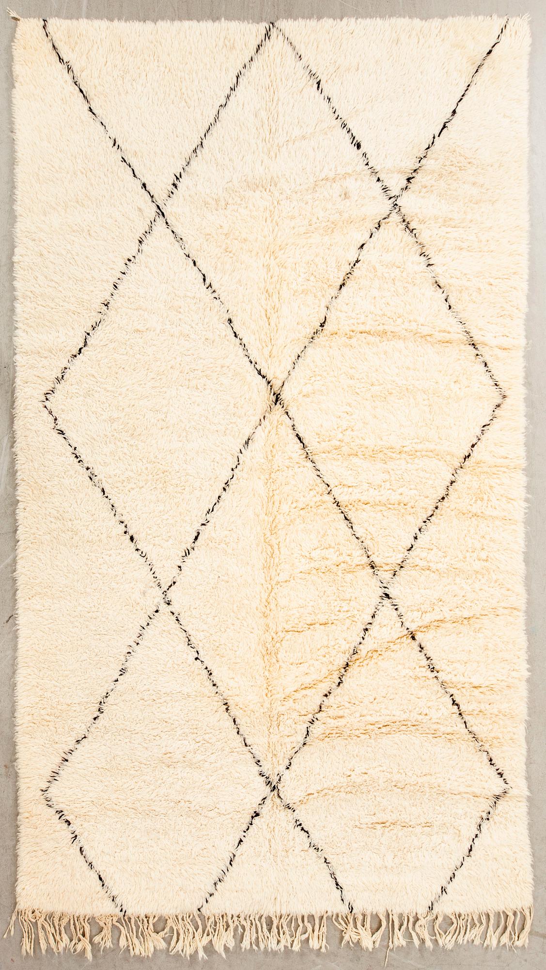rug, Morocco 320 x 192 cm.