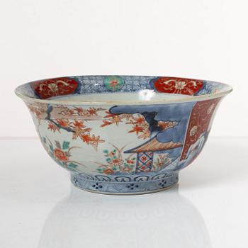 A large Japanese dish and a bowl, Meiji period (1868-1912).