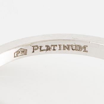 Ring, in the form of a flower, platinum with chrysoberyl and drop-cut and brilliant-cut diamonds.