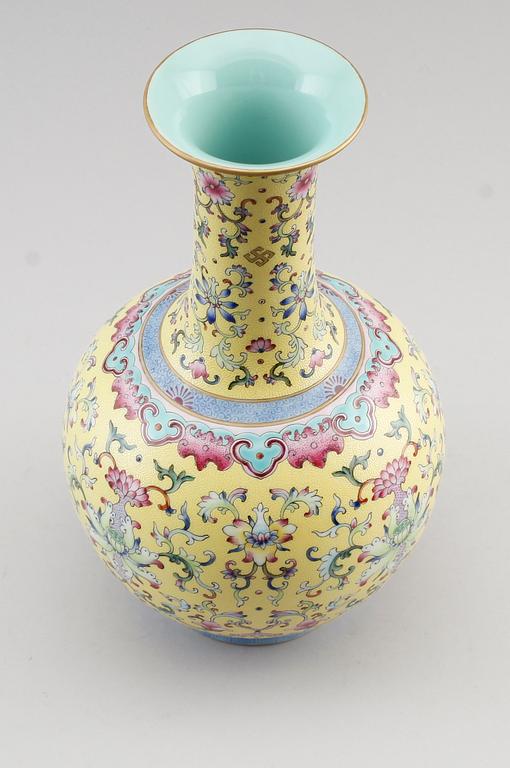 VAS, porslin, Kina, sannolikt 1900-tal.
