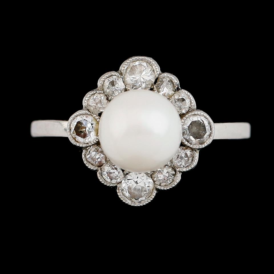 RING, 18K guld och vitguld, rosenslipade diamanter och odlad pärla.