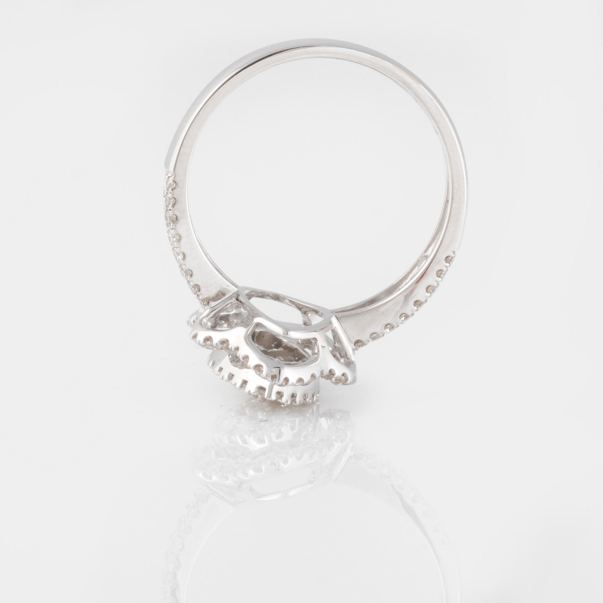 RING, med 99 briljantslipade diamanter, 1.43 ct.