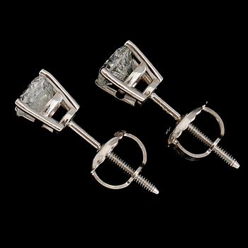 ÖRHÄNGEN, 1 par, 14 k vitguld, briljantslipade diamanter tot ca 0.75 ct.