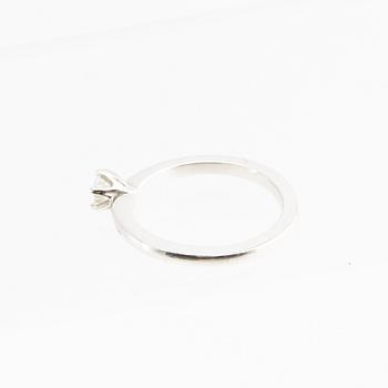 Ring, 18k white gold with brilliant-cut diamond.