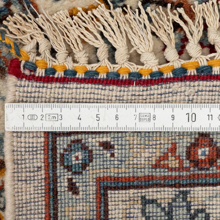 Matta, Keshan, ca 390 x 280 cm.