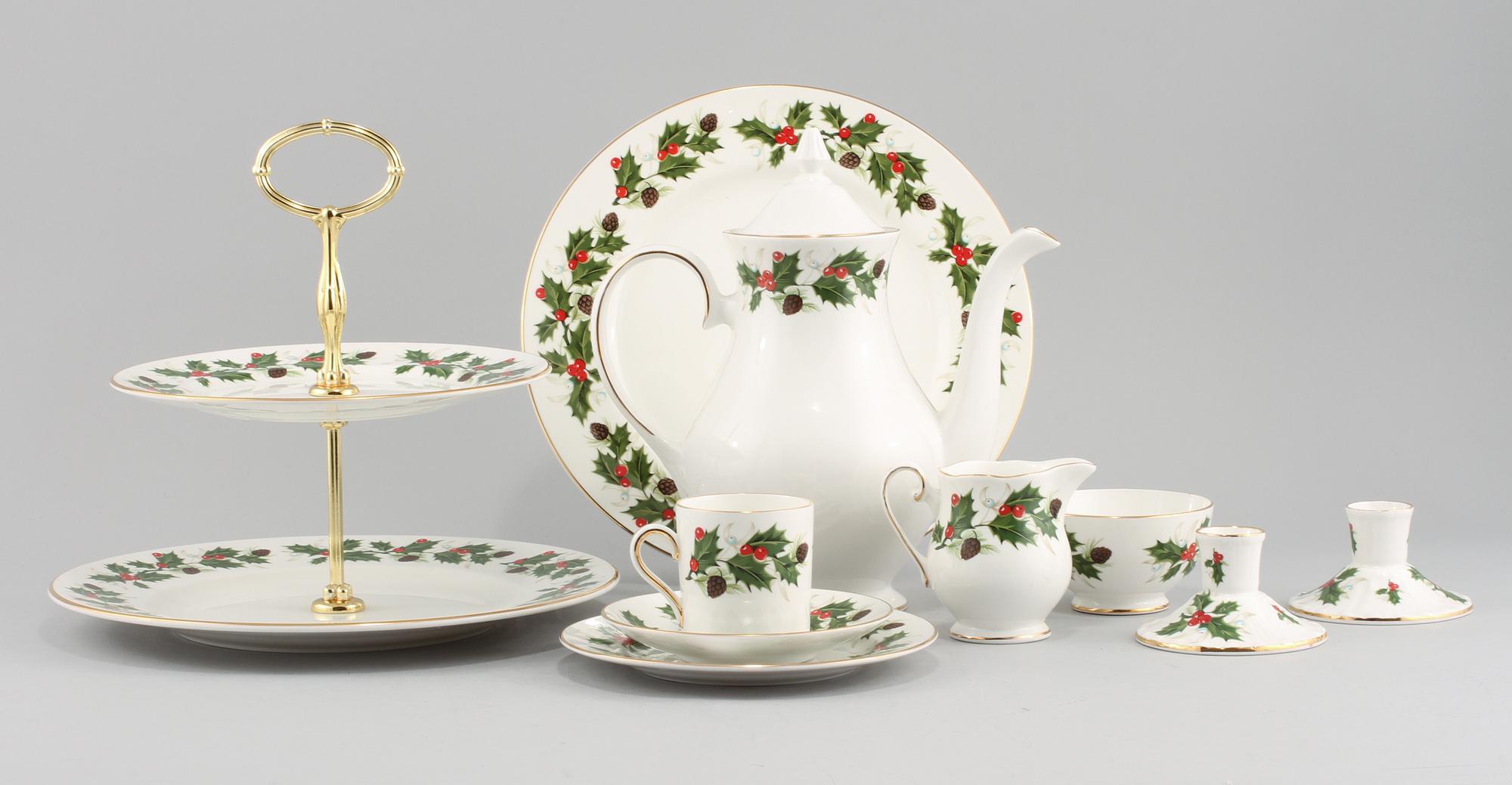 JULSERVIS, 30 delar, porslin, "Noel", Royal Grafton, England, 1900-talets andra hälft.