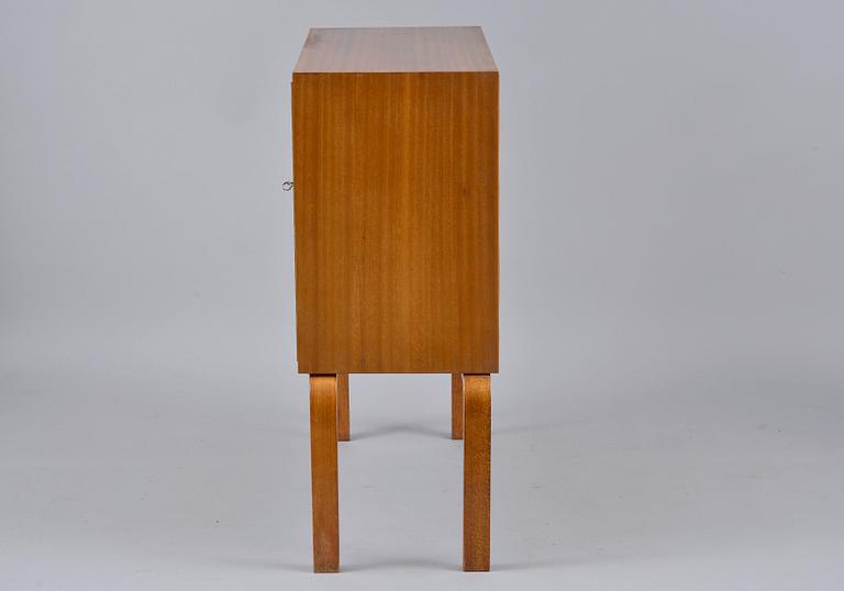 Alvar Aalto, A CABINET NO 810.