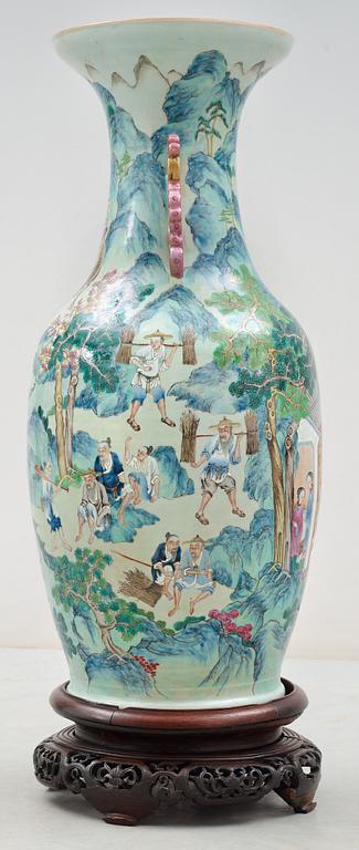 PRAKTVAS, porslin. Sen Qing dynastin.