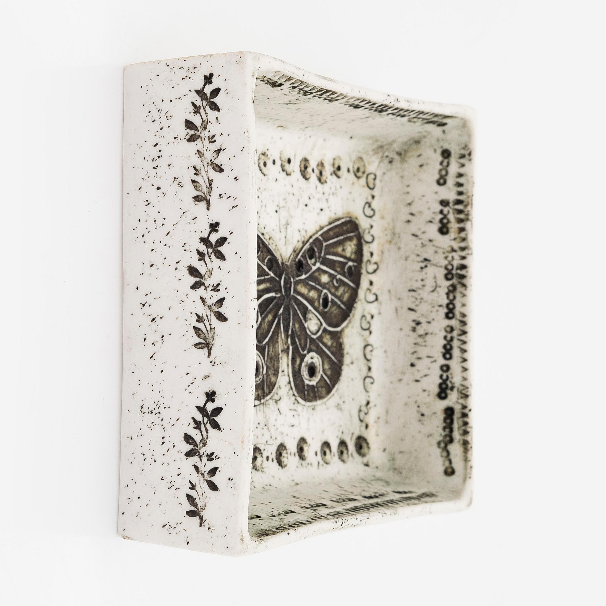 Rut Bryk, seinäreliefi, kivitavaraa, signeerattu BRYK.