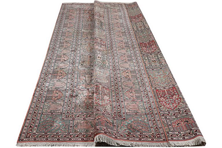 A carpet, silk Kashmir, ca 413 x 303 cm.