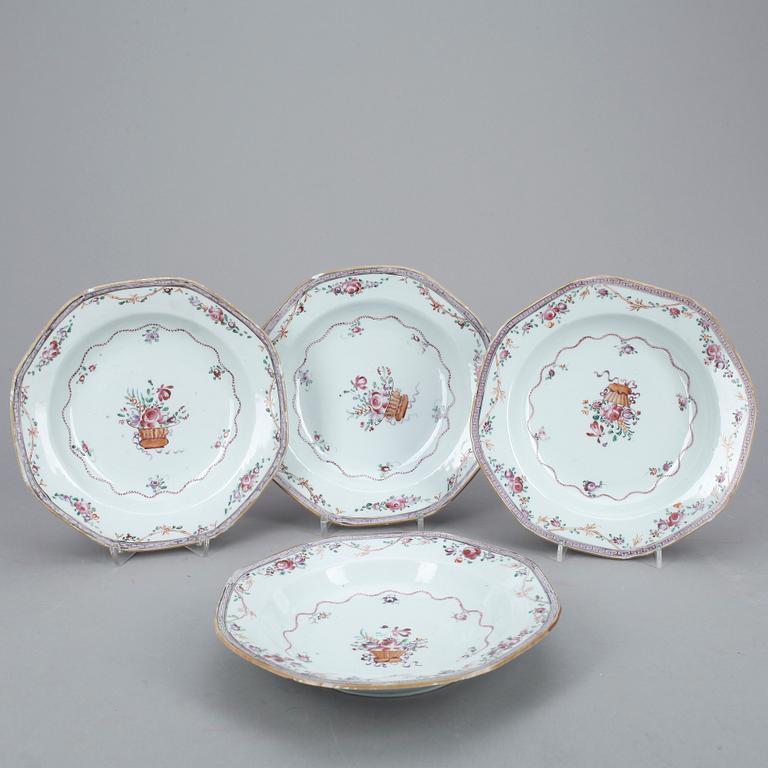 TALLRIKAR, 4 st, porslin. Qing dynastin, Qianlong (1736-95).