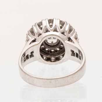 An 18K white gold ring/cocktail ring with round brilliant-cut diamonds, Petterssons Eftr Juvelerar Ab Joh Stockholm 1945.