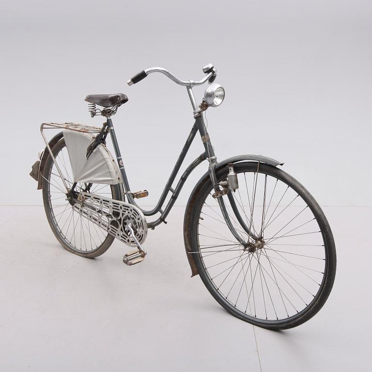 DAMCYKEL, Centrum, 1900-talets första hälft.