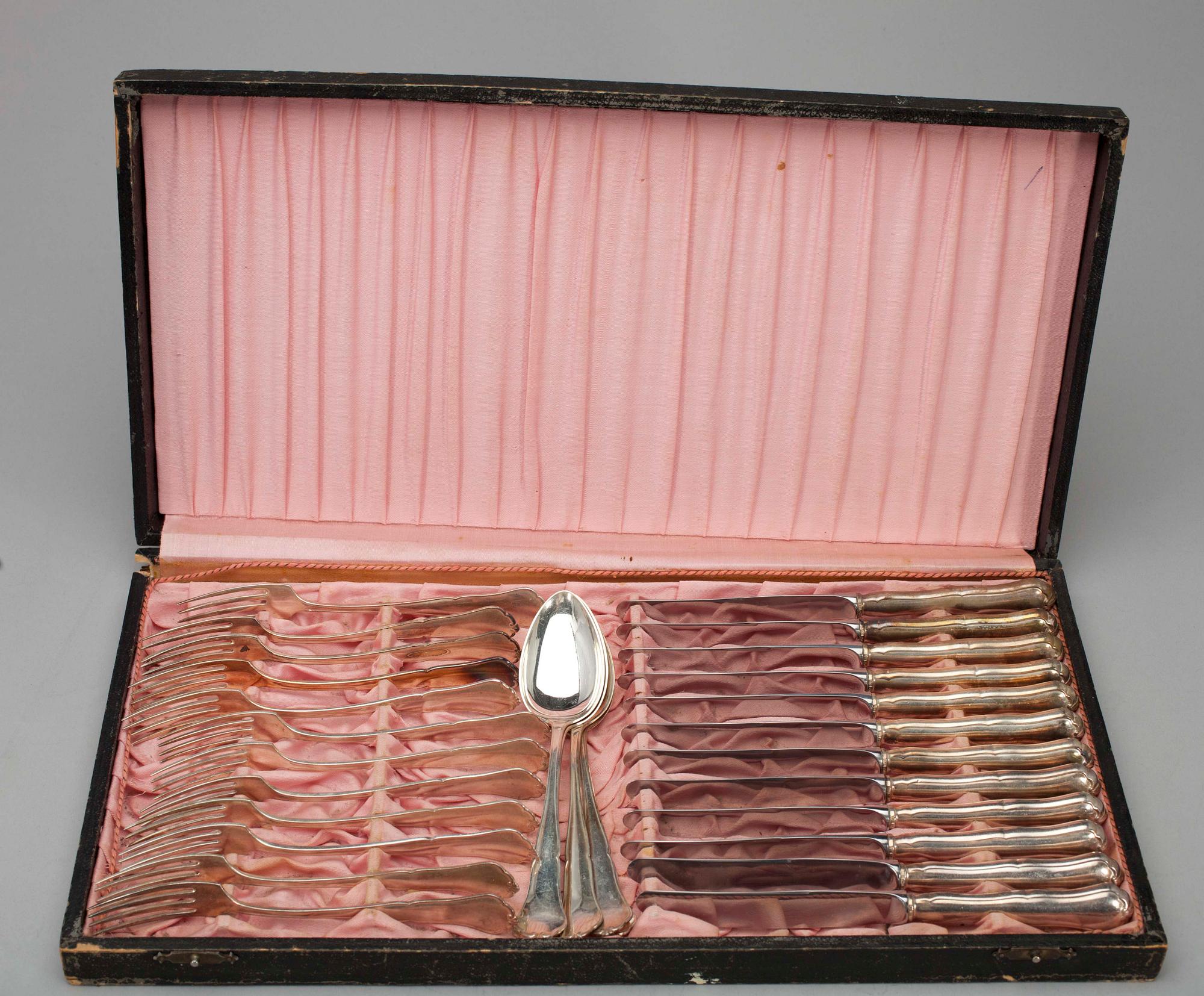 BORDSBESTICK, silver, Chippendale, 12+12+12. Auran Kultaseppä, Åbo 1961.