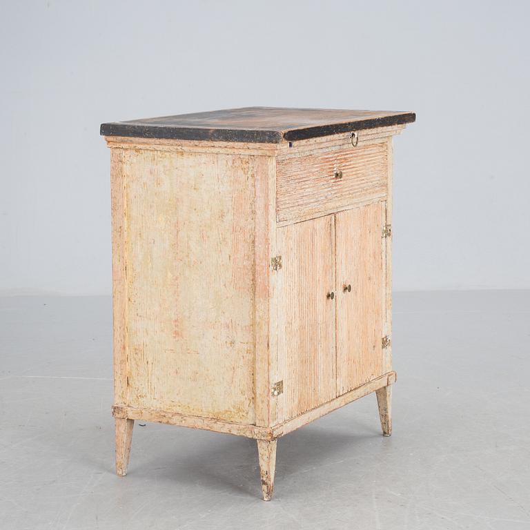 POTTSKÅP, sengustaviansk, 1700/1800-tal.
