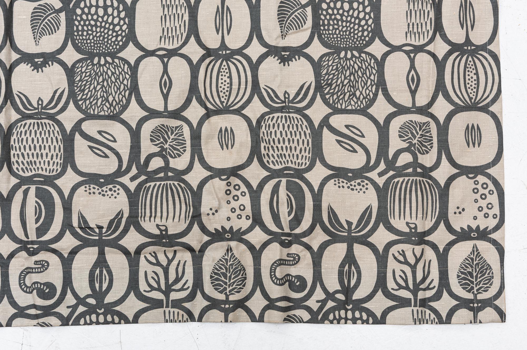 Stig Lindberg, Curtains, 6 lengths, in the “Fruktlåda” pattern.