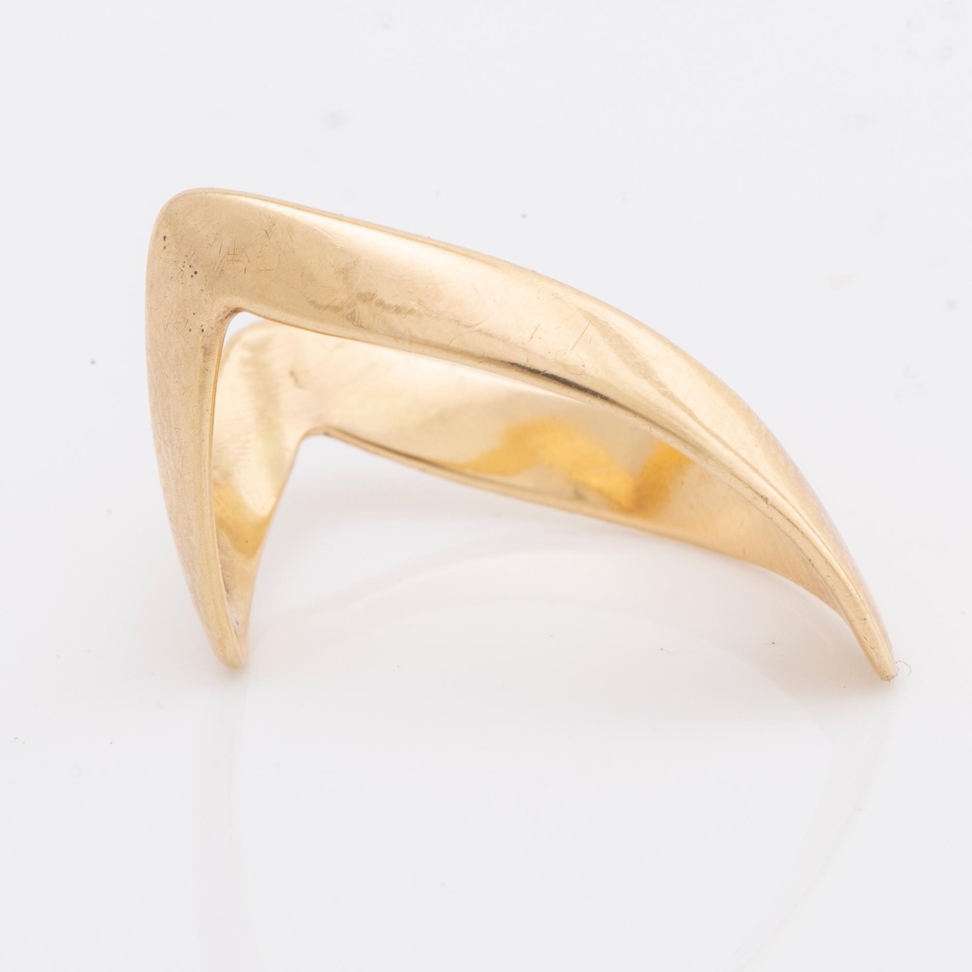 BANGLE aand RING, 14K gold, 14,3 g.