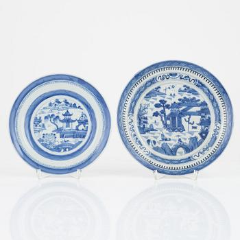 A set of six Chinese blue and white tea cups with saucers and nine plates, Qing dynasty, 19/20th century.