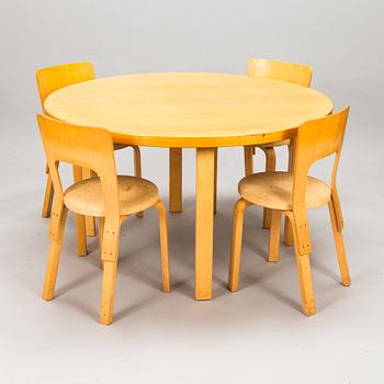 Alvar Aalto, a mid-20th century '90' table and four '66' chairs for Artek.