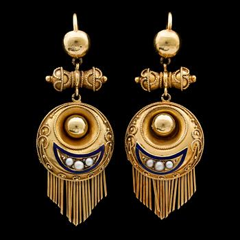 97. A pair of gold earrings, c. 1900.