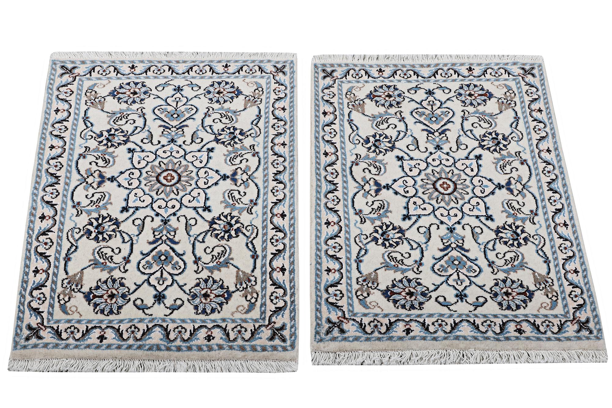 Mattor, ett par, Nain, part silk, ca. 90 x 60 cm  & ca. 87 x 62 cm.