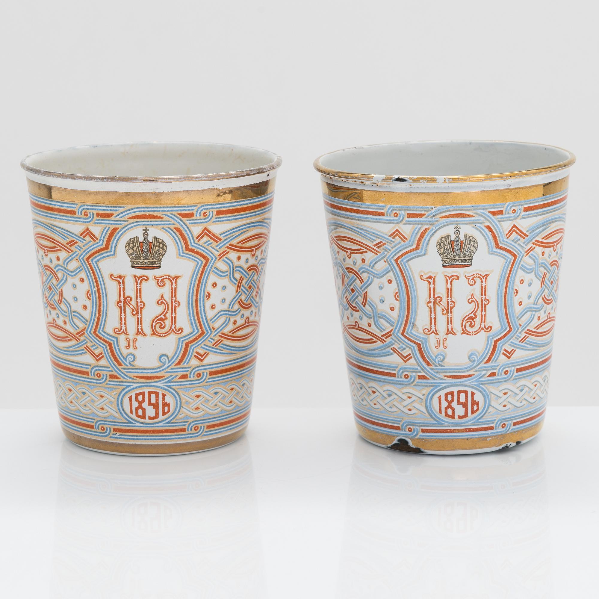 Kröningsmuggar, 2 st, emaljerad plåt, Nikolaj II:s kröning, Ryssland 1896.