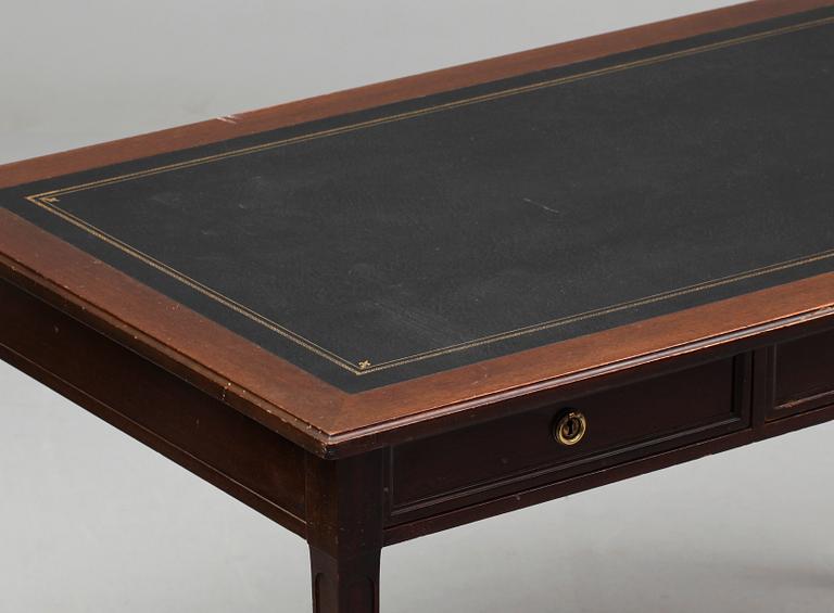 SKRIVBORD, engelsk stil, 1900-talets slut.