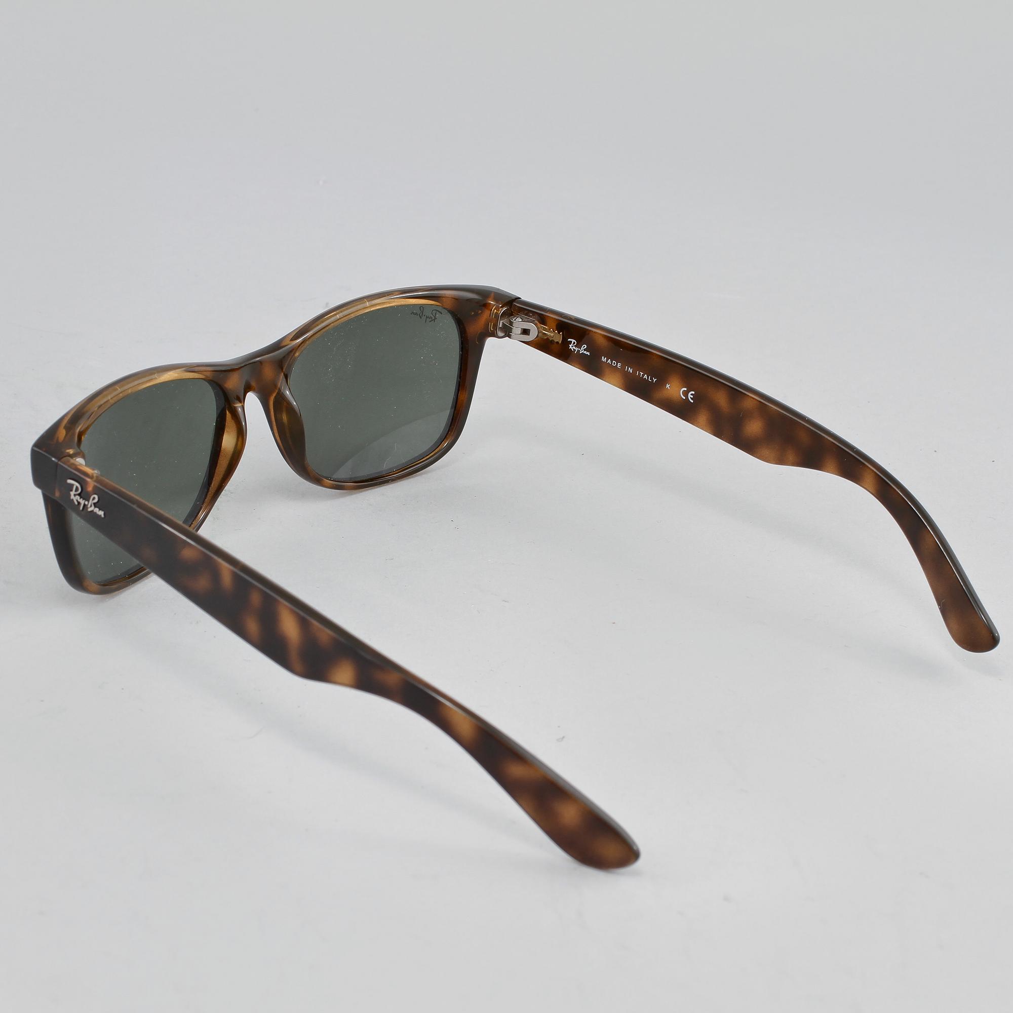 SOLGLASÖGON, "New Wayfarer", Ray Ban, 2000-tal.