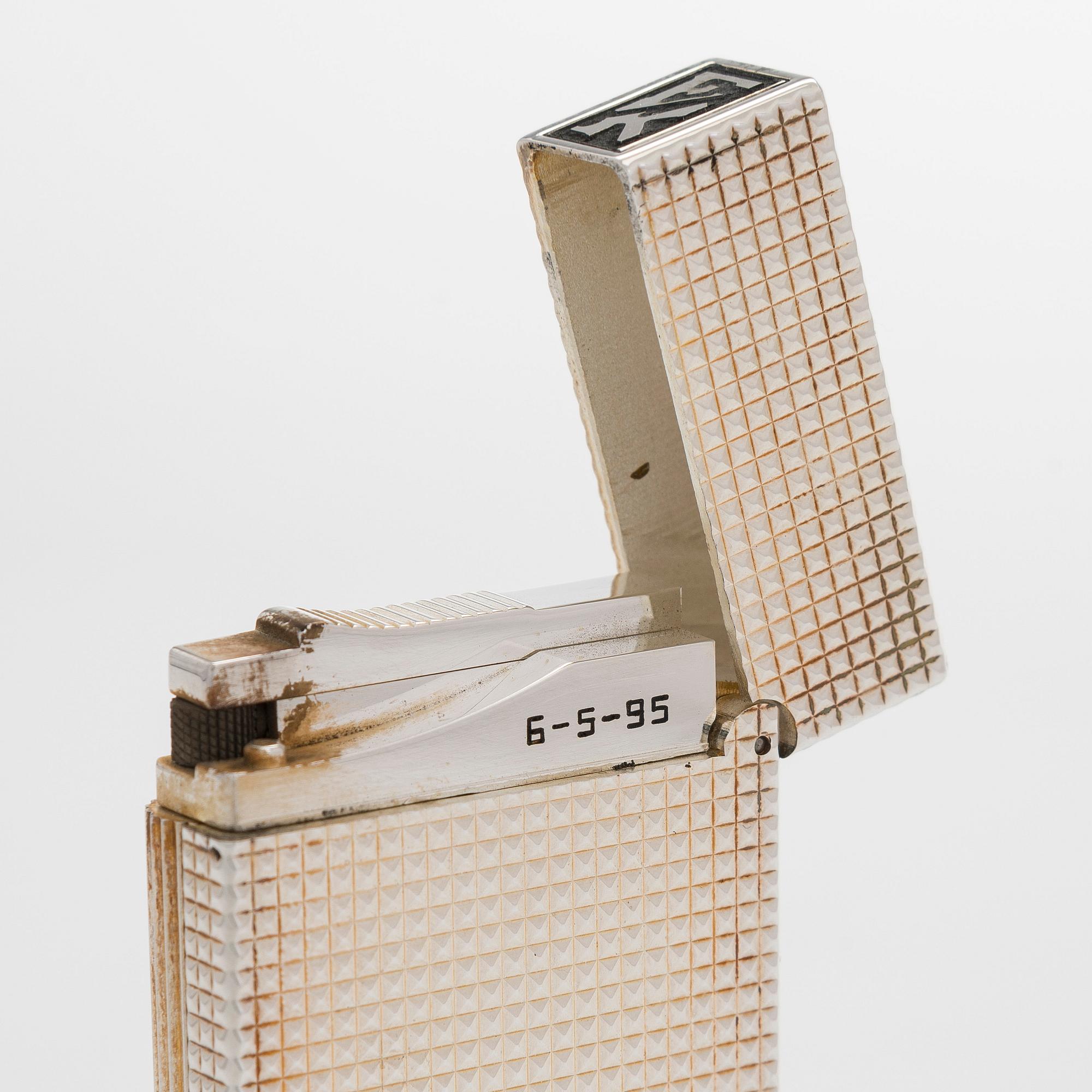 S.T. Dupont, a late 20th century table lighter.