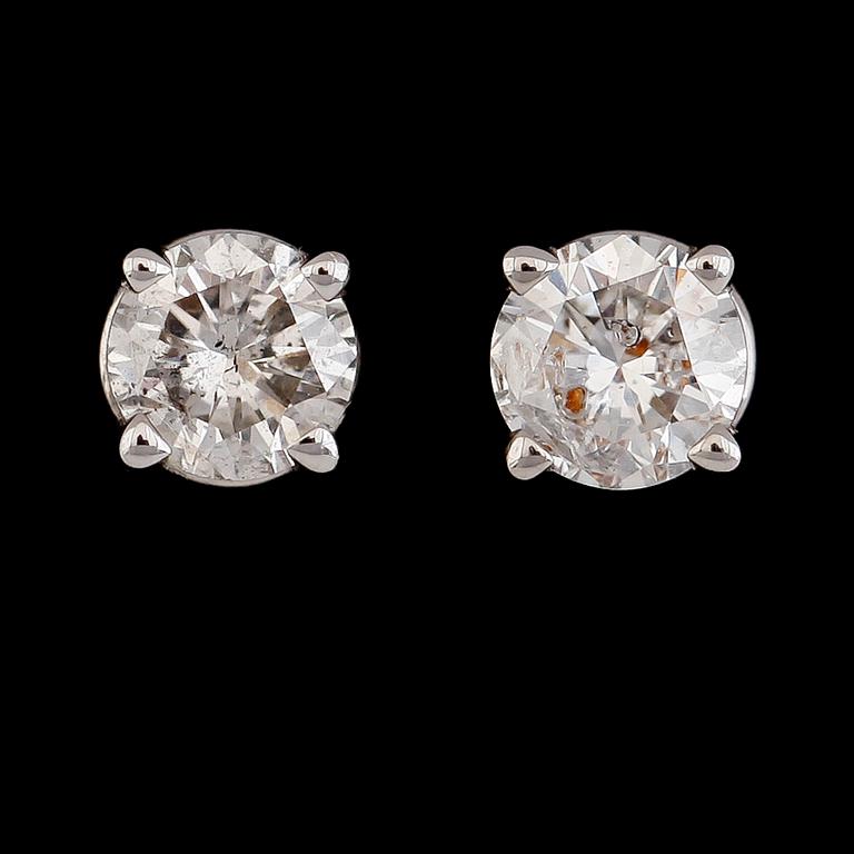 ÖRHÄNGEN, 1 par, 14K vitguld, briljantslipade diamanter tot ca 0.63 ct.