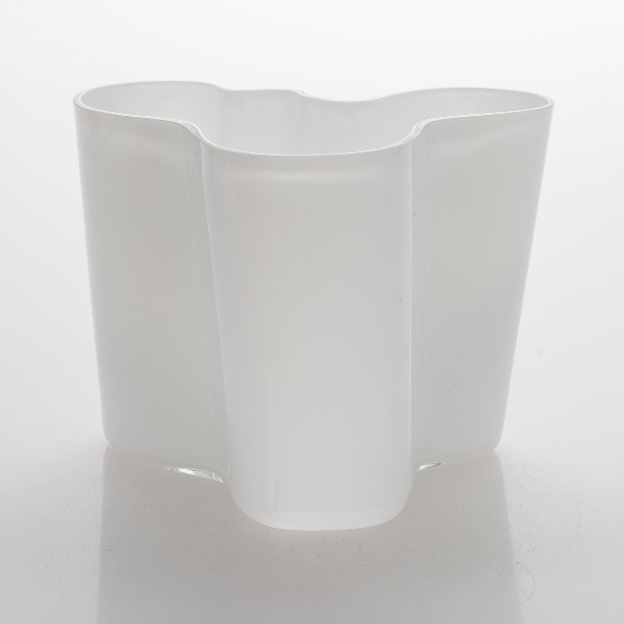 Alvar Aalto, A Savoy Glass Vase, signed Alvar Aalto - 3030.