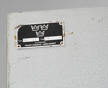 INDUSTRIKLÄDSKÅP, 1900-talets mitt/andra hälft.