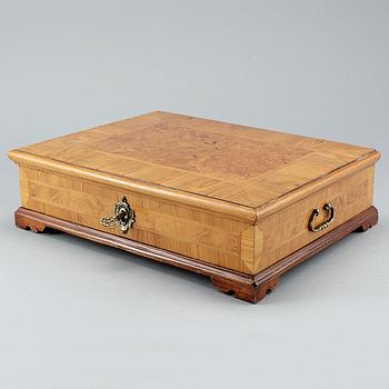 SCHATULL, omkr år 1800.