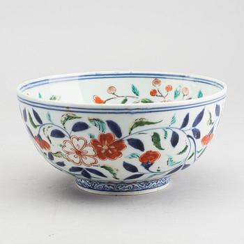 A Japanese porcelain Edo bowl, 19th century.