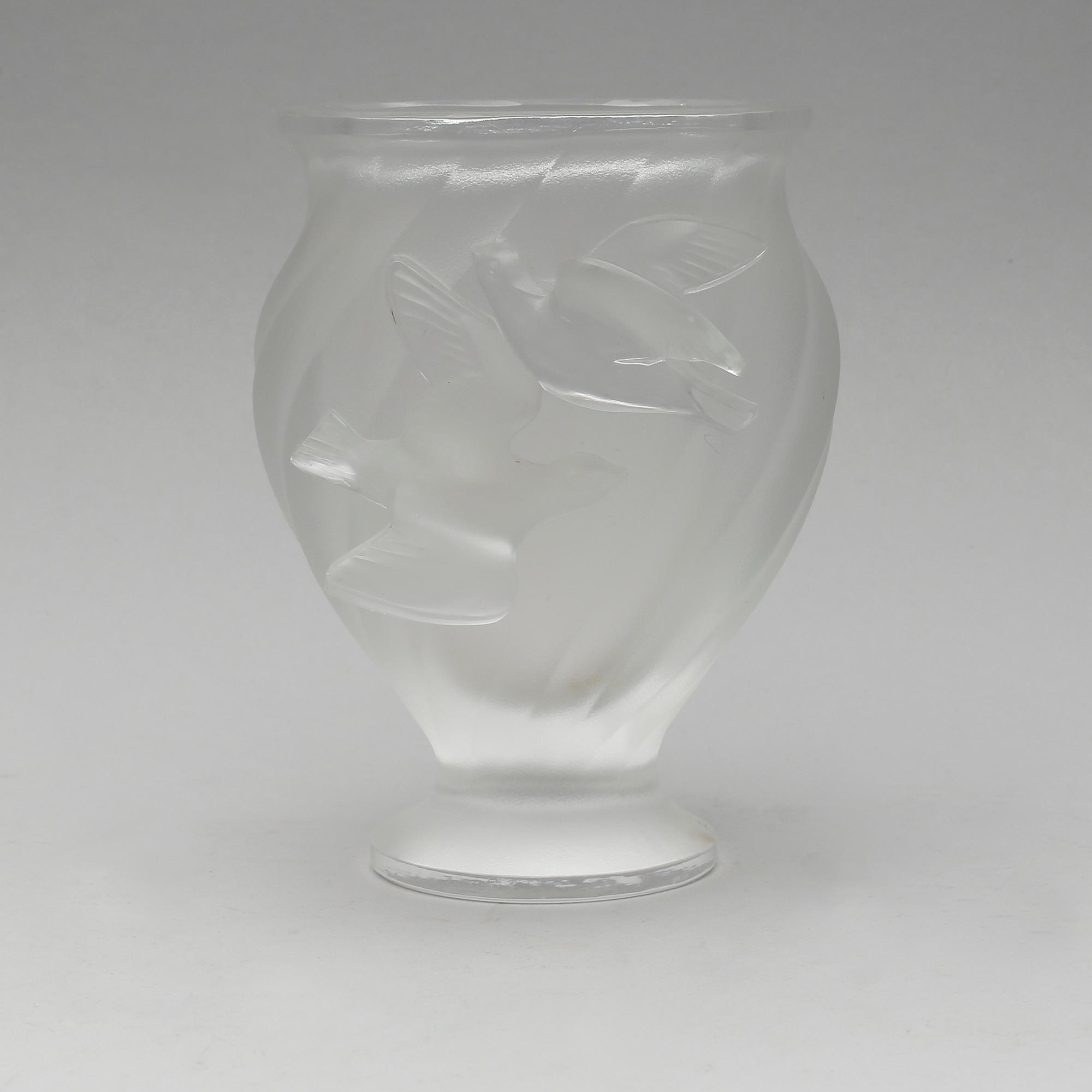 VAS, glas, signerad Lalique, France.