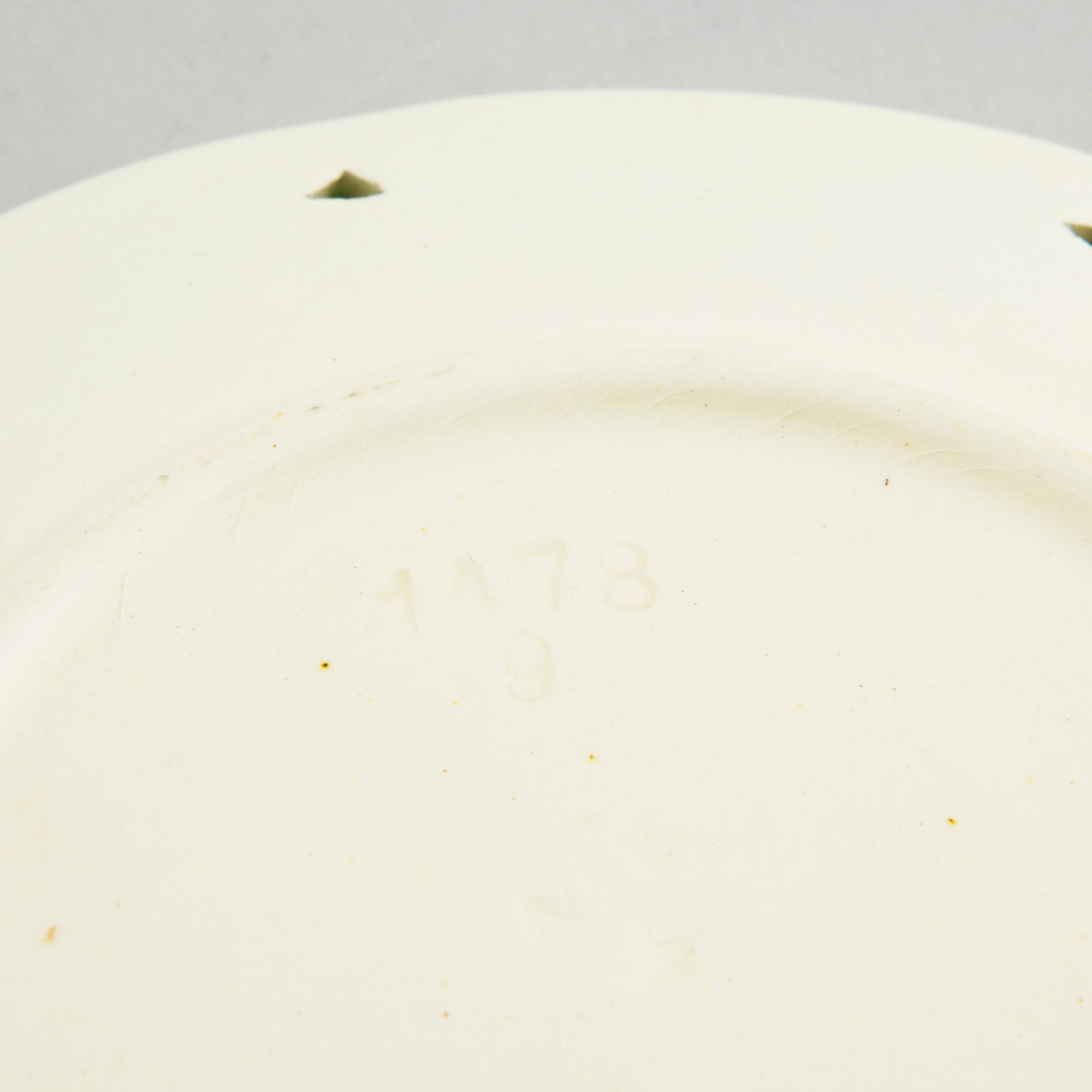 ASSIETTER, 12 st, samt FAT, flintgods, jugend, Villeroy & Boch, Niederlassung Schramberg, märkning mellan 1883-1900.