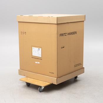 Arne Jacobsen, fåtölj, "Ägget", Fritz Hansen, Danmark, 2021.