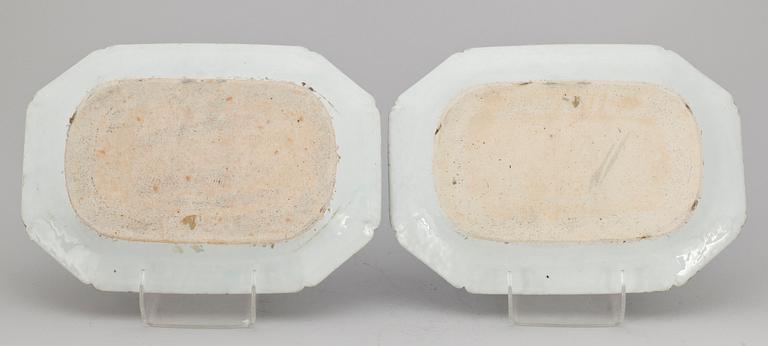 STEKFAT, ett par, porslin, Qianlong, Kina 1700-tal.
