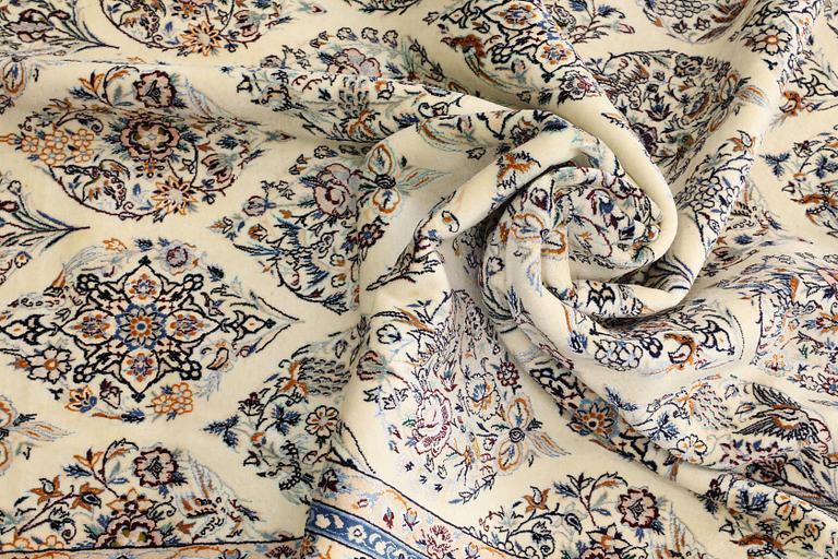 Matta, Nain, part silk, s.k. 6 LAA, ca 265 x 204 cm.