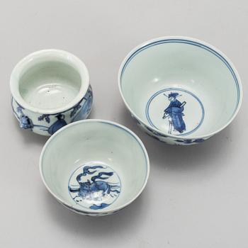 Two blue and white bowls and a censer, Ming dynasty (1368-1644).
