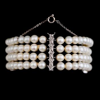 ARMBAND, 18 k vitguld, odlade pärlor, diamanter.