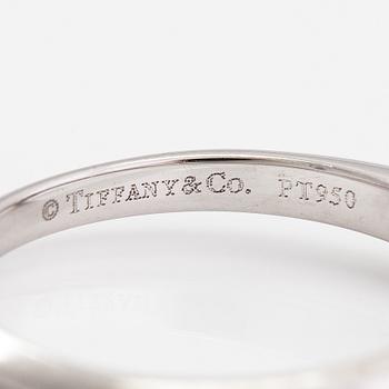 Tiffany & Co, A platinum ring with a ca. 0.41 ct diamond. Marked Tiffany & Co, 19178048.