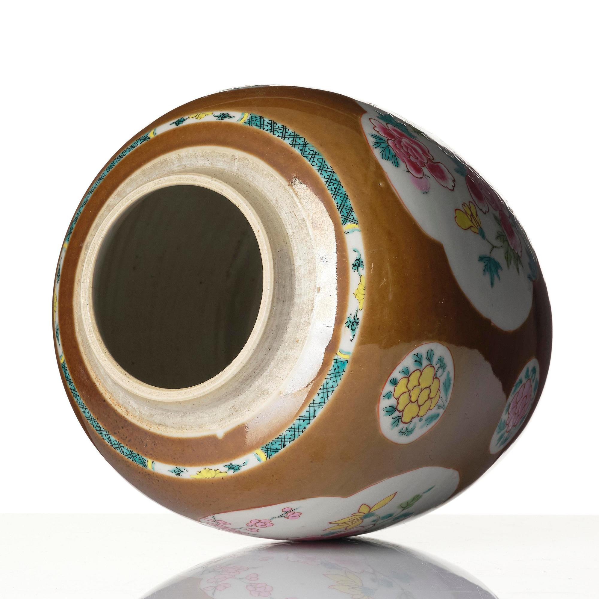 Kruka, porslin. Qingdynastin, 1700-tal.