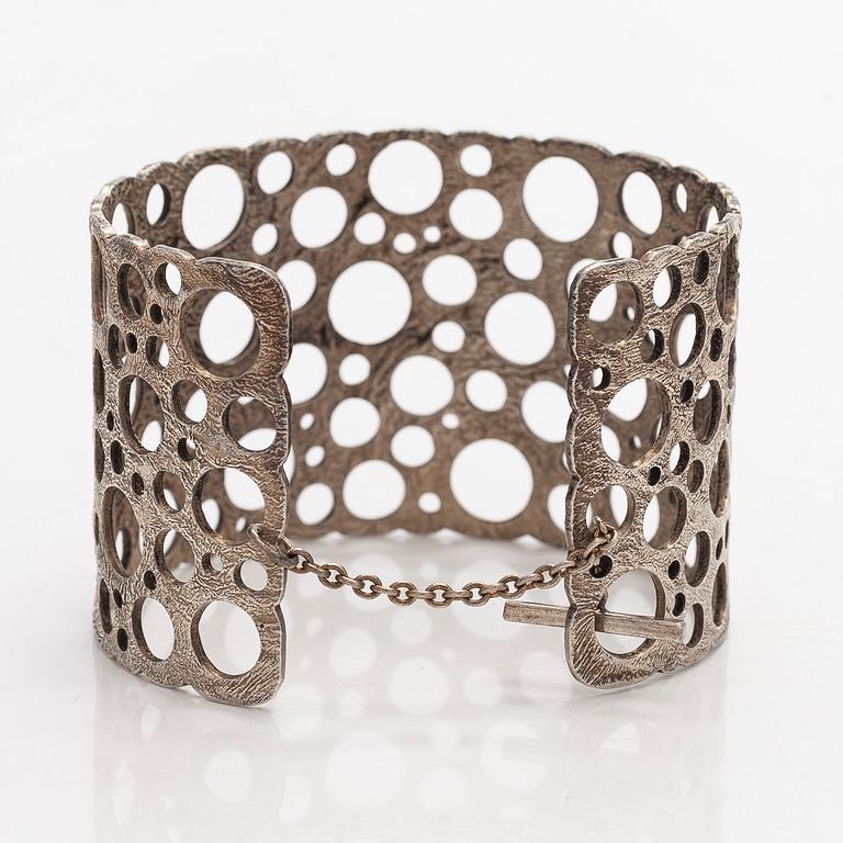 Liisa Vitali, armring, "Spets", silver, Westerback, Helsingfors.